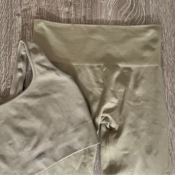 SET ACTIVE X Madelyn Cline Sculptflex Set SIZE M - Picture 5 of 7